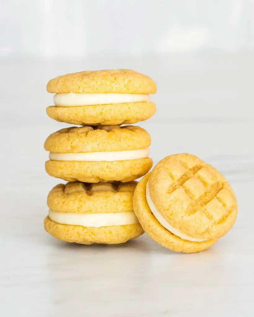 My custard cream biscuits are a total DREAM! Melt in your mouth biscuits sandwiched with a creamy dreamy buttercream filling, these will never hang around long! Recipe by movers and bakers