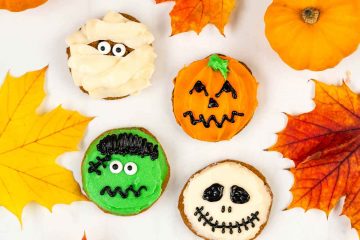 Halloween pumpkin spice cookies with cream cheese frosting. Delicious soft and chewy eggless pumpkin cookies decorated with a smooth cream cheese icing in halloween themed decorations. Recipe by movers and bakers