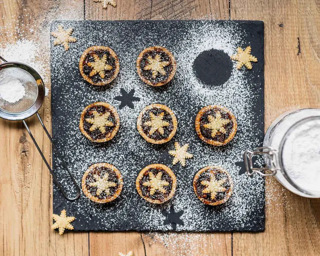 Mini mince pies. Perfect little festive bites, made with beautiful flakey and buttery shortcrust pastry, a boozy homemade mincemeat and topped with an adorable snowflake pastry! Recipe by movers and bakers