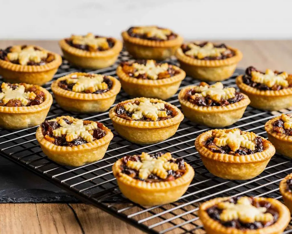 Mini mince pies. Perfect little festive bites, made with beautiful flakey and buttery shortcrust pastry, a boozy homemade mincemeat and topped with an adorable snowflake pastry! Recipe by movers and bakers