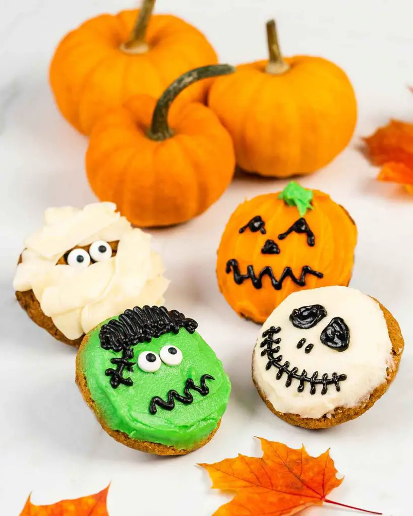 Halloween pumpkin spice cookies with cream cheese frosting. Delicious soft and chewy eggless pumpkin cookies decorated with a smooth cream cheese icing in halloween themed decorations. Recipe by movers and bakers