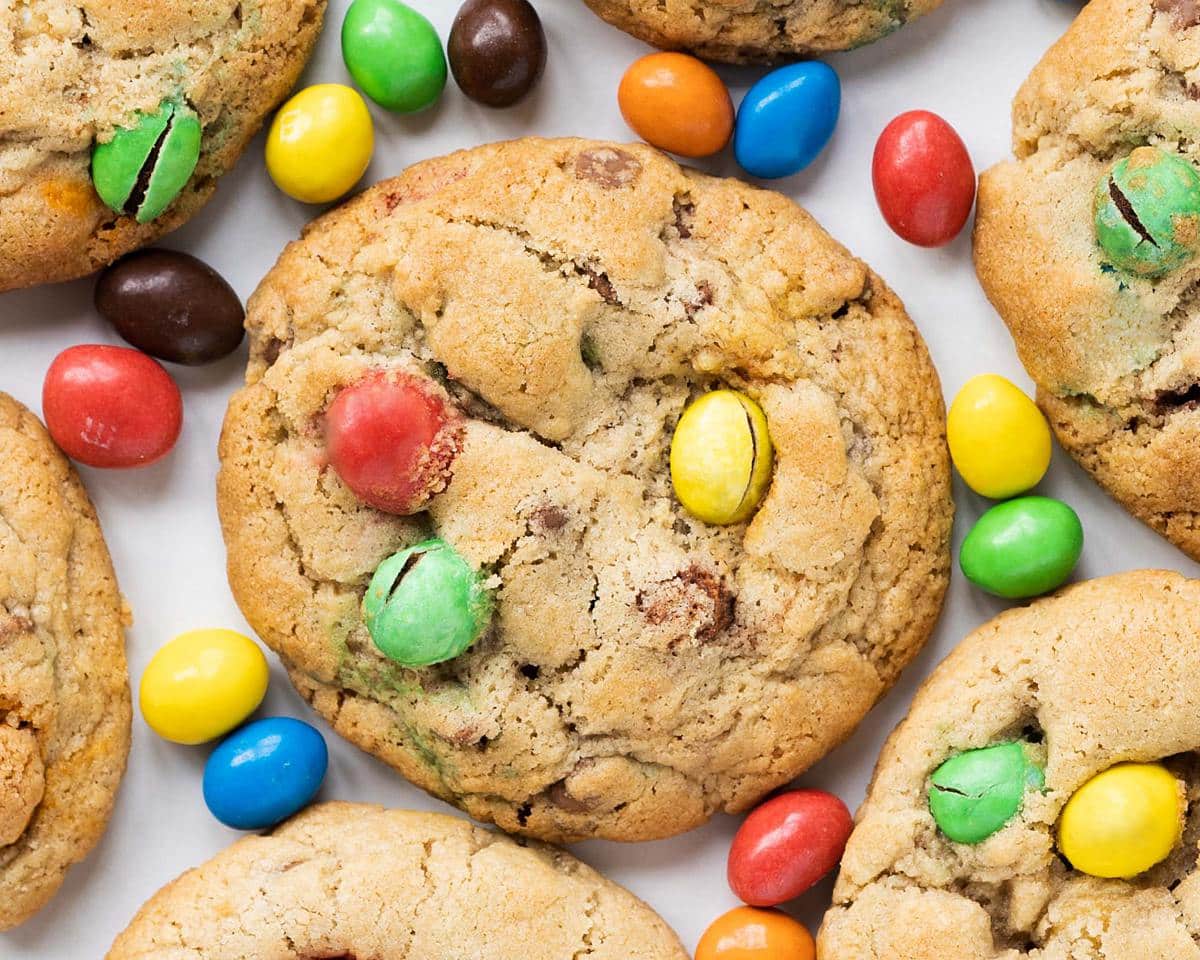 Homemade M&M cookies recipe by movers and bakers. Packed with delicious M&Ms and chocolate chips, these gorgeous cookies are crisp on the outside and wonderfully chewy on the inside. A bright and beautiful treat!