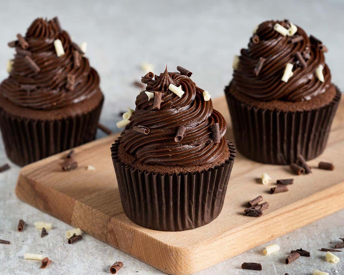 Chocolate fudge cupcakes. Light chocolate cupcakes topped with an INCREDIBLE chocolate fudge icing and chocolate curls, these are a chocolate lover's dream come true! Recipe by movers and bakers