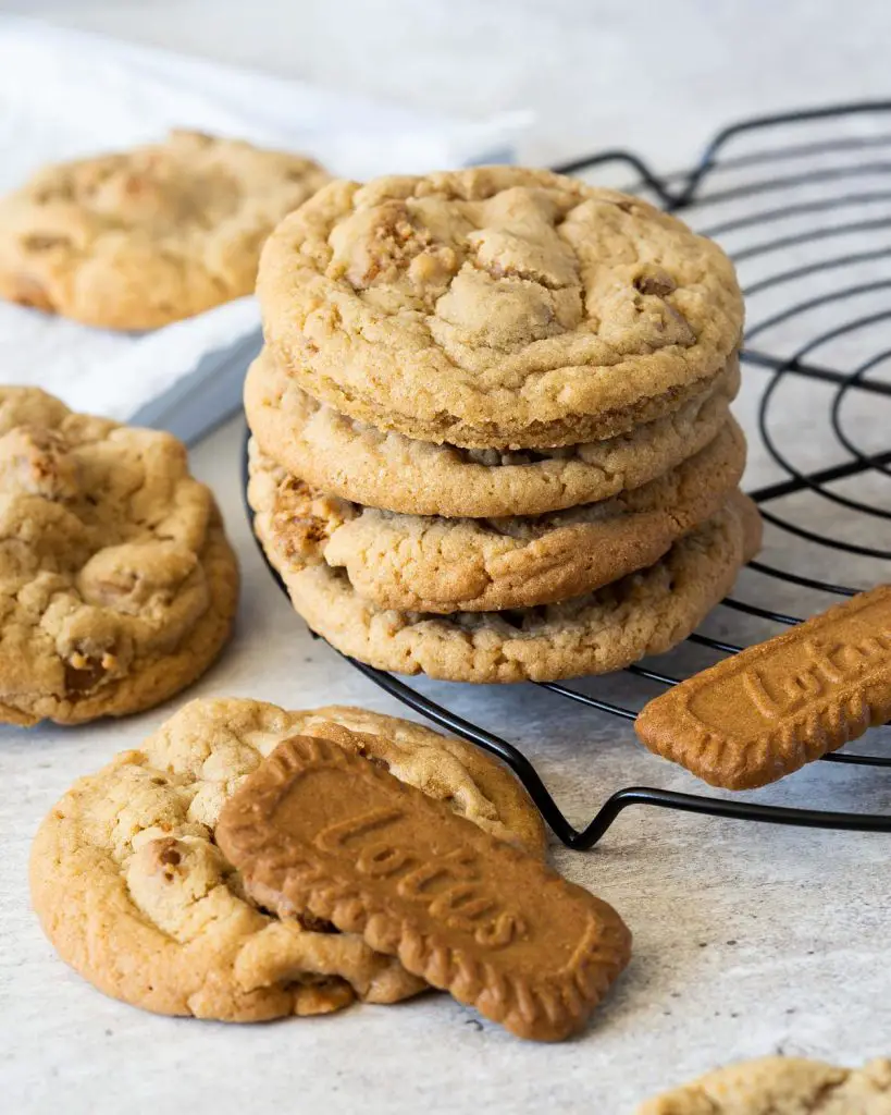 Biscoff butter cookies. Soft, chewy cookies packed with smooth Biscoff spread and broken Biscoff biscuit chunks, these Biscoff cookies are sure to satisfy any cookie butter fans! Recipe by movers and bakers