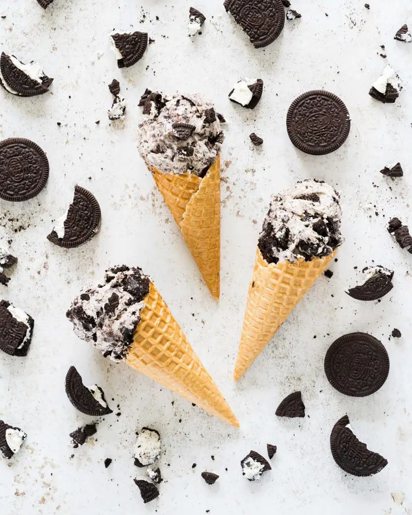 food holidays: This easy four ingredient no churn Oreo ice cream is a cookies and cream lovers delight! Quick and easy to make, this is one summer dessert everyone loves! Recipe by movers and bakers