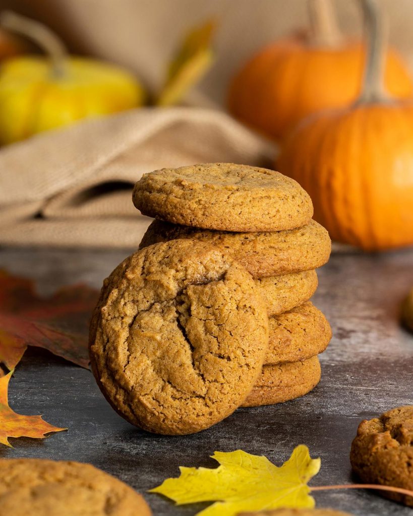 Pumpkin spice cookies. These eggless cookies are packed with delicious pumpkin and autumnal spices, making them a fabulous seasonal bake everyone loves! Recipe by movers and bakers