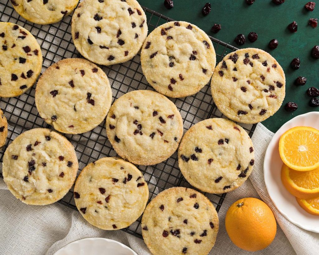 Cranberry orange shortbread cookies. Buttery shortbread packed with fresh orange flavour and pops of cranberries, these disappear as soon as they're out of the oven! Recipe by movers and bakers