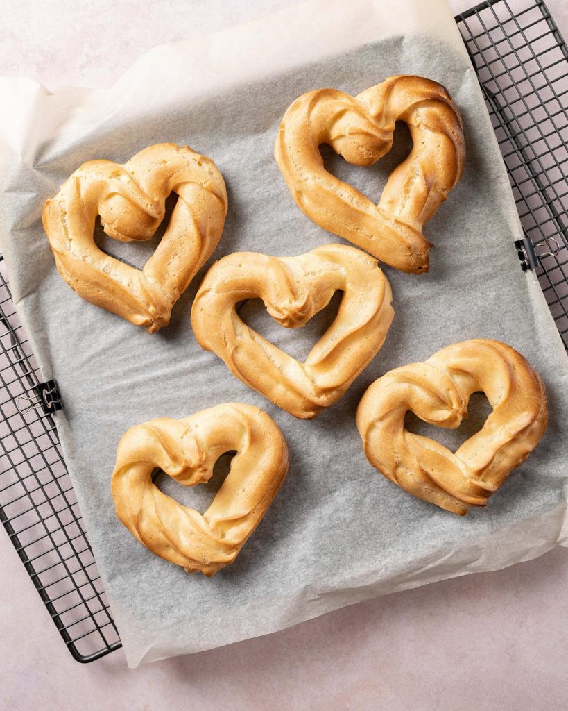 Baked churro hearts ready to be enjoyed! Recipe by movers and bakers