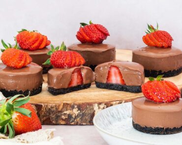 Chocolate strawberry cheesecake. A silky smooth chocolate cheesecake conceals a hidden surprise strawberry middle in these delightful mini no bake cheesecakes! Recipe by movers and bakers