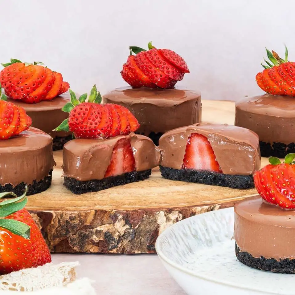 Chocolate strawberry cheesecake. A silky smooth chocolate cheesecake conceals a hidden surprise strawberry middle in these delightful mini no bake cheesecakes! Recipe by movers and bakers