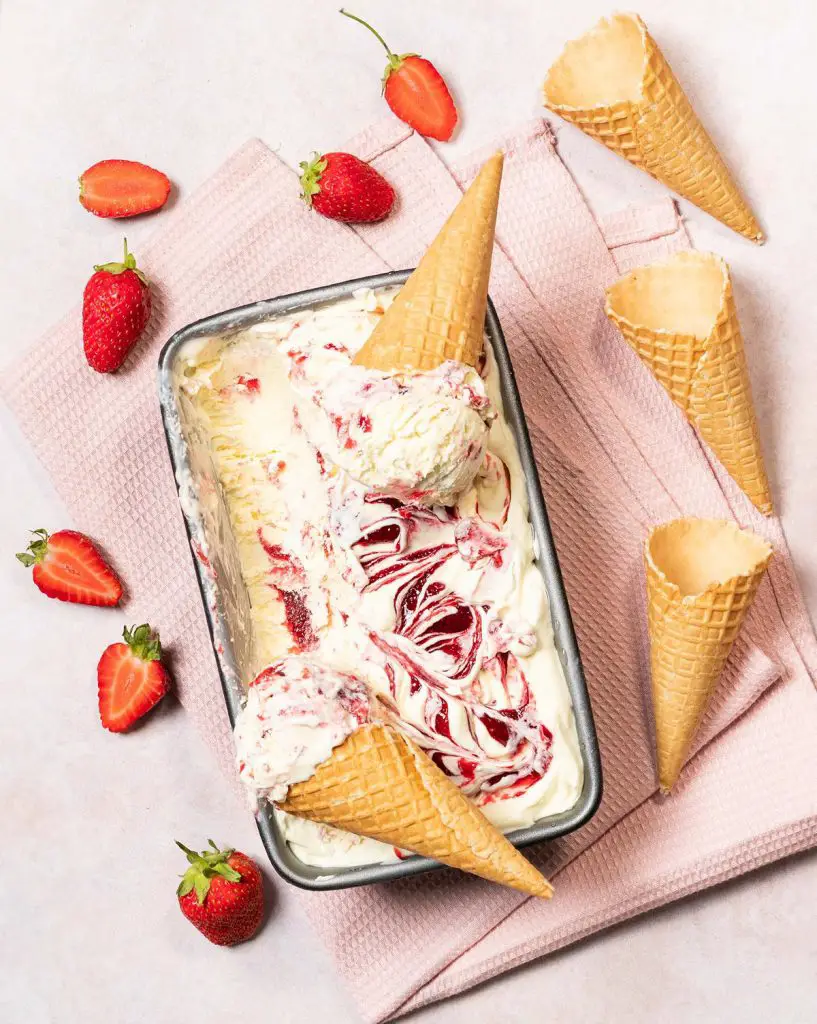 Strawberry ripple ice cream. Rich and creamy vanilla ice cream swirled with a delicious strawberry compote, perfect for summertime cooling down! Recipe by movers and bakers