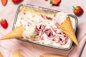 Strawberry ripple ice cream. Rich and creamy vanilla ice cream swirled with a delicious strawberry compote, perfect for summertime cooling down! Recipe by movers and bakers