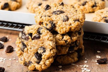 My oatmeal raisin cookies are deliciously chewy with crunchy edges, plenty of raisins and chewy oats and a light cinnamon flavour to bring everything together. Perfect on its own, warm or cold, or dunked in a glass of milk! Yum! Recipe by movers and bakers
