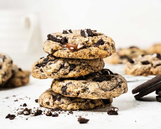 My chewy chocolate chip Oreos cookies are packed with delicious Oreos and plenty of melting dark chocolate chunks. Everyone's favourite cookie! Recipe by movers and bakers