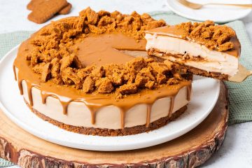 This Biscoff cheesecake is a creamy and dreamy no bake dessert, perfect for entertaining and packed with delicious cookie butter flavour from bottom to top. Recipe by movers and bakers