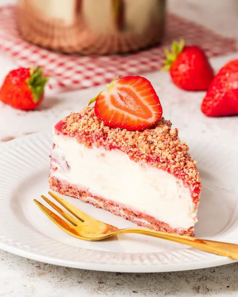 My strawberry cheesecake crunch is the perfect summertime dessert! Crunchy, creamy, fruity and fresh, not to mention oh so pretty, this is a dessert everyone is sure to love! Recipe by movers and bakers