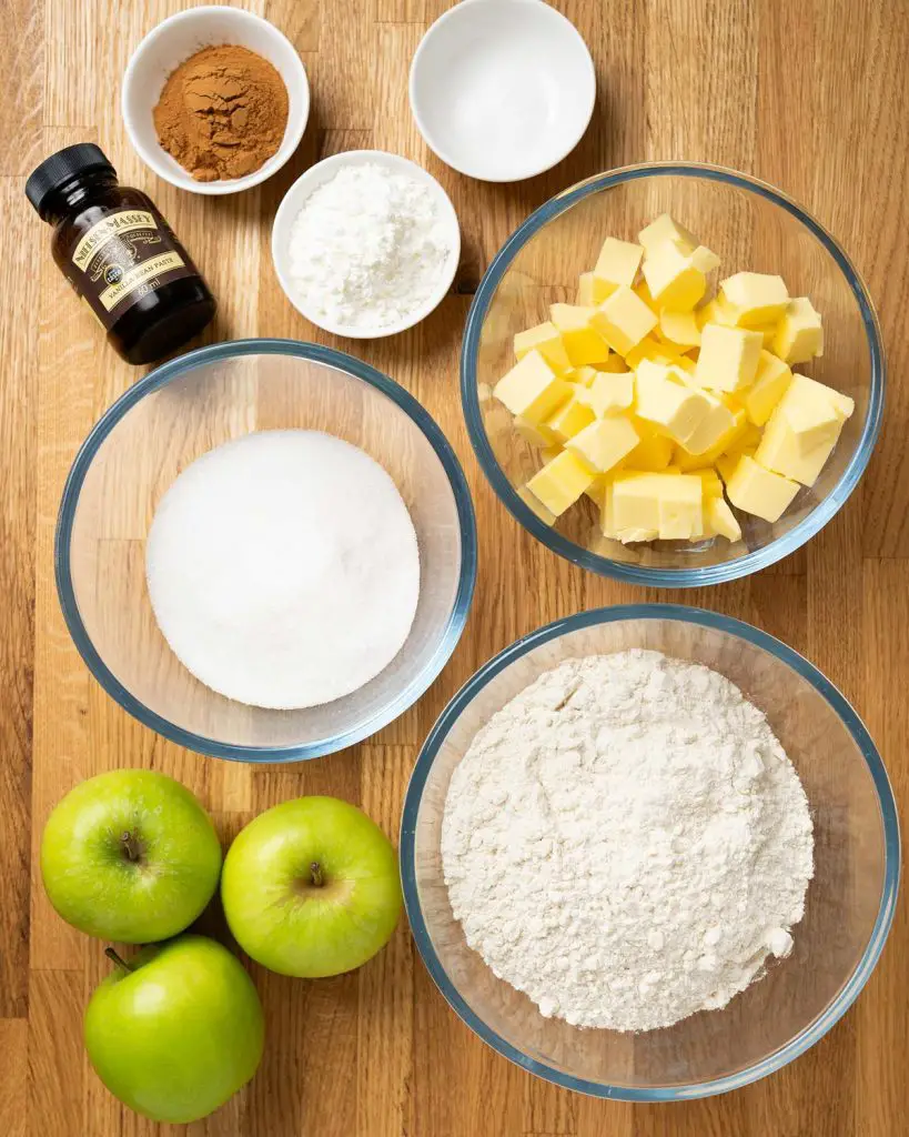 Ingredients required: plain (all purpose) flour, granulated sugar, salt, vanilla, unsalted butter, apples, cinnamon, cornflour and caramel. Recipe by movers and bakers