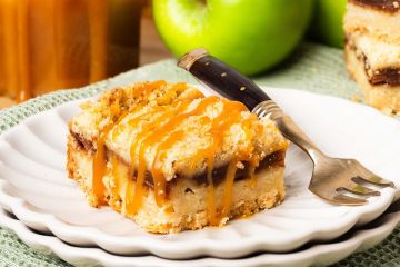 These caramel apple bars have a buttery shortbread base, a delectable cinnamon apple filling and crumbly topping, finished with a beautiful drizzle of caramel. Recipe by movers and bakers