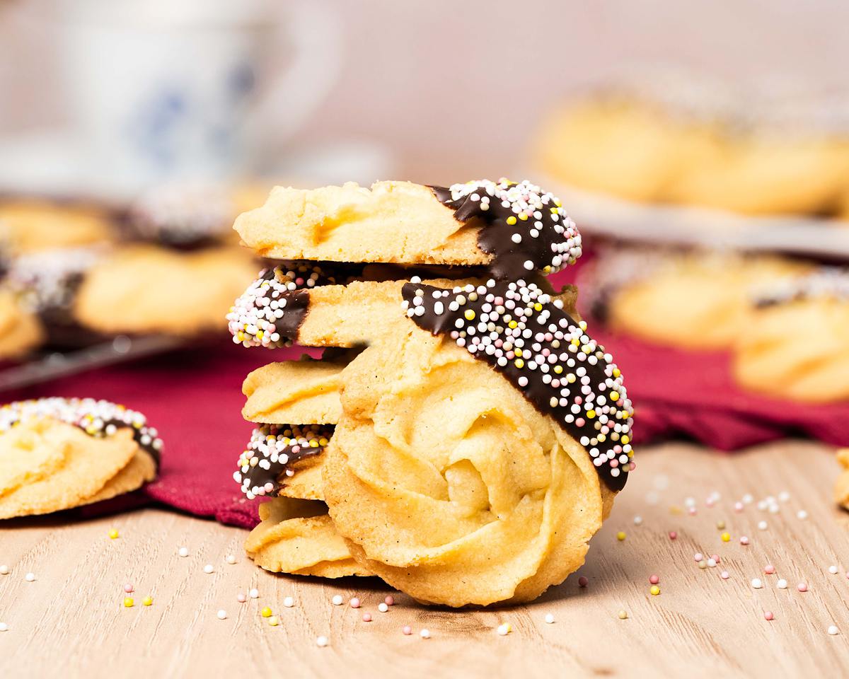 Chocolate Dipped Shortbread Biscuits