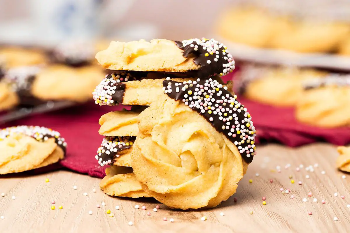 Chocolate Dipped Shortbread Biscuits