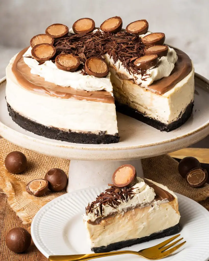 My Baileys cheesecake is the ultimate dinner party dessert! It is smooth and creamy, with plenty of delicious Baileys throughout. The perfect end to a fabulous meal! Recipe by movers and bakers