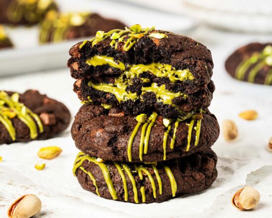 Pistachio chocolate chip cookies are chunky, chewy, chocolatey and so utterly heavenly! Filled with a generous stuffing of smooth pistachio cream, these cookies are utterly out-of-this-world decadent! Recipe by movers and bakers
