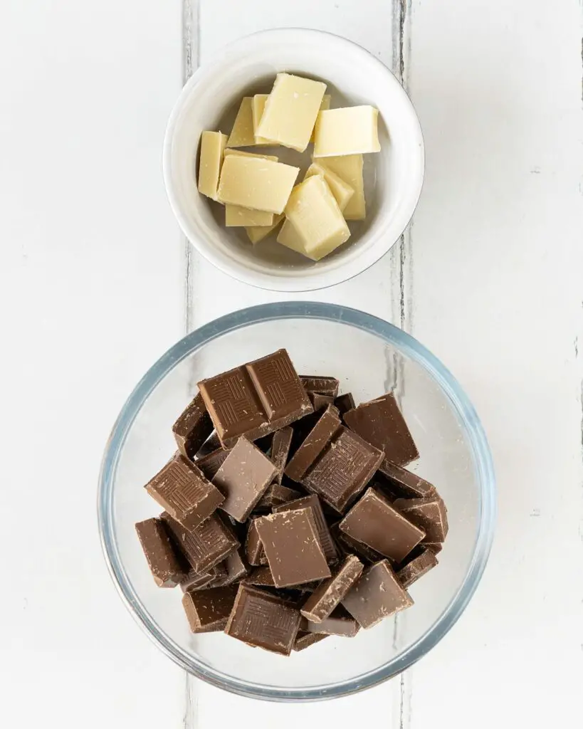 Ingredients for the topping: milk and white chocolates. Recipe by movers and bakers