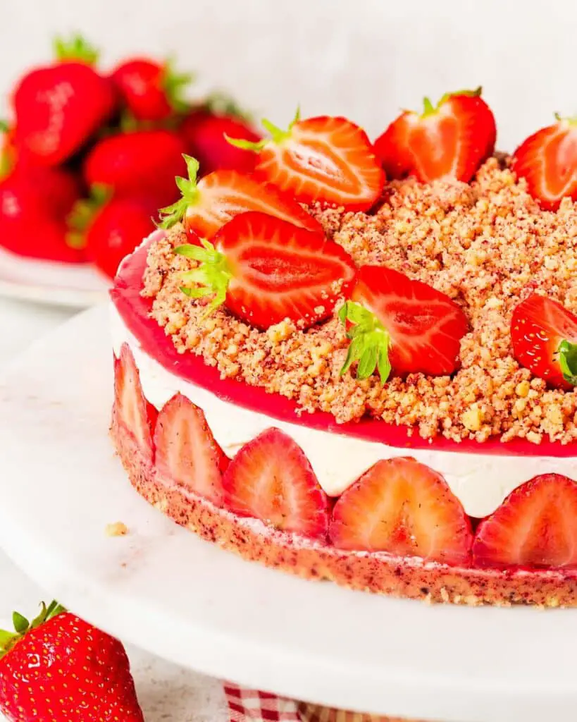 My strawberry cheesecake crunch is the perfect summertime dessert! Crunchy, creamy, fruity and fresh, not to mention oh so pretty, this is a dessert everyone is sure to love! Recipe by movers and bakers