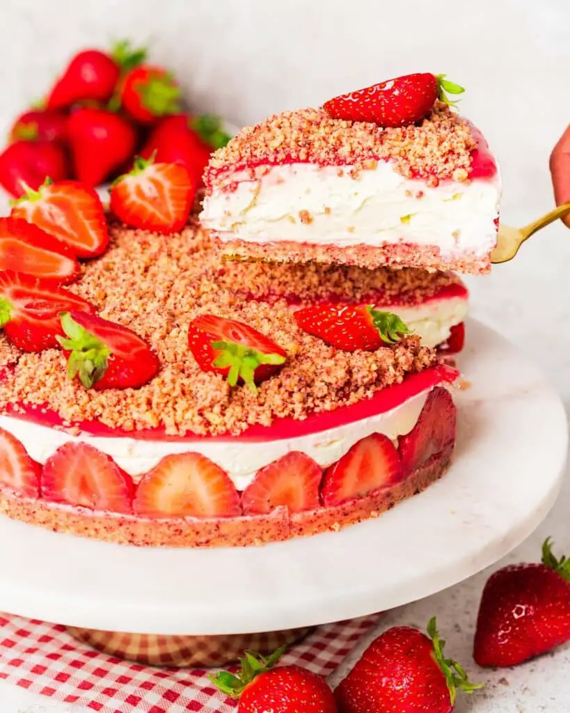 My strawberry cheesecake crunch is the perfect summertime dessert! Crunchy, creamy, fruity and fresh, not to mention oh so pretty, this is a dessert everyone is sure to love! Recipe by movers and bakers