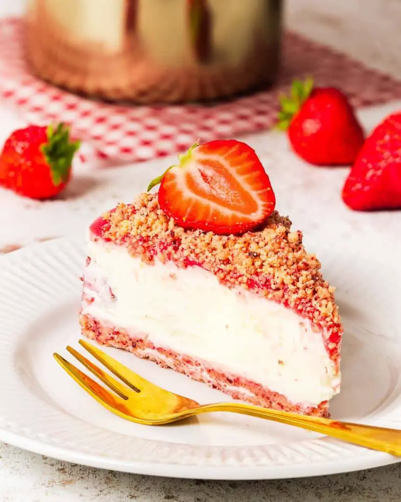 My strawberry cheesecake crunch is the perfect summertime dessert! Crunchy, creamy, fruity and fresh, not to mention oh so pretty, this is a dessert everyone is sure to love! Recipe by movers and bakers