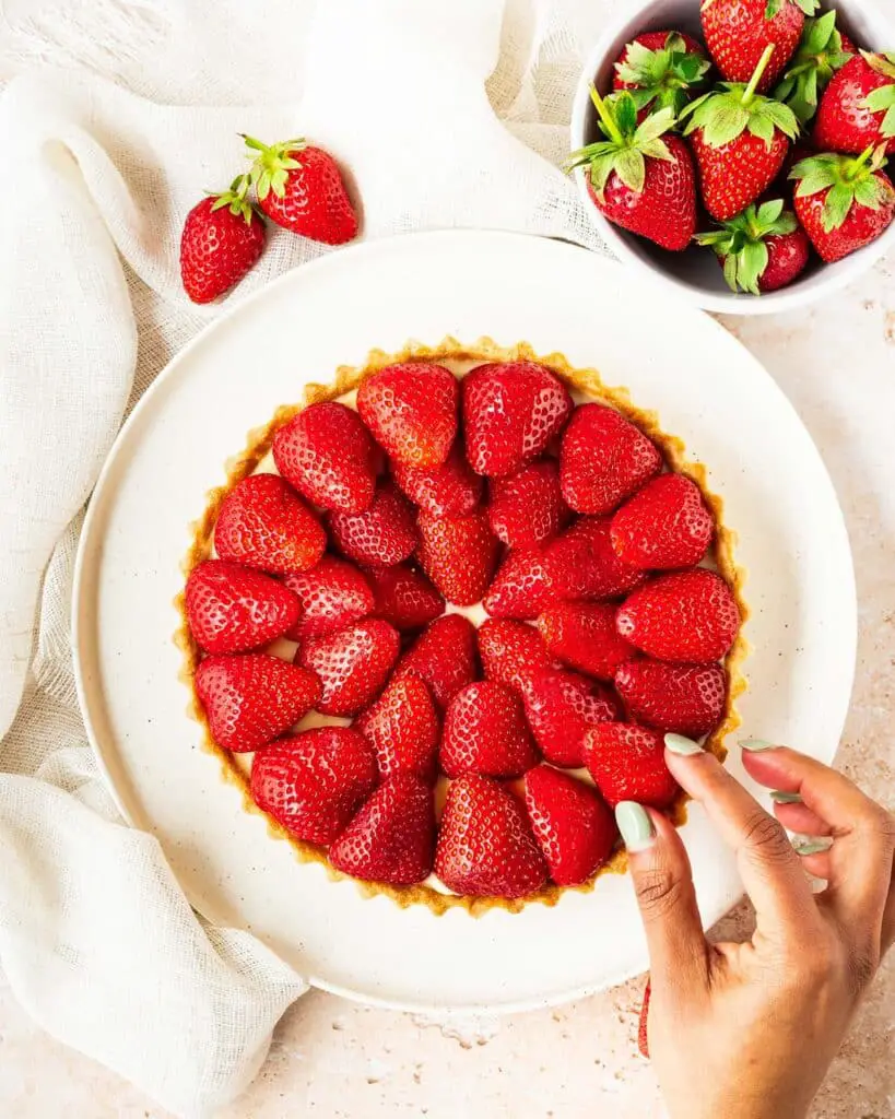 Arrange the halved fruit over the top of the creme pat, overlapping slightly. Recipe by movers and bakers