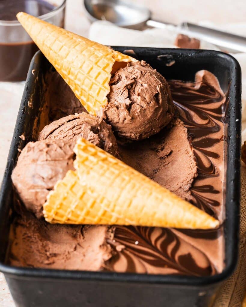 My no churn chocolate fudge ice cream is so simple to make, with just four ingredients, and is a a wonderful dessert for any chocolate lover this summer! Rich, creamy, decadent and utterly indulgent, this is an ice cream EVERYONE will love! Recipe by movers and bakers