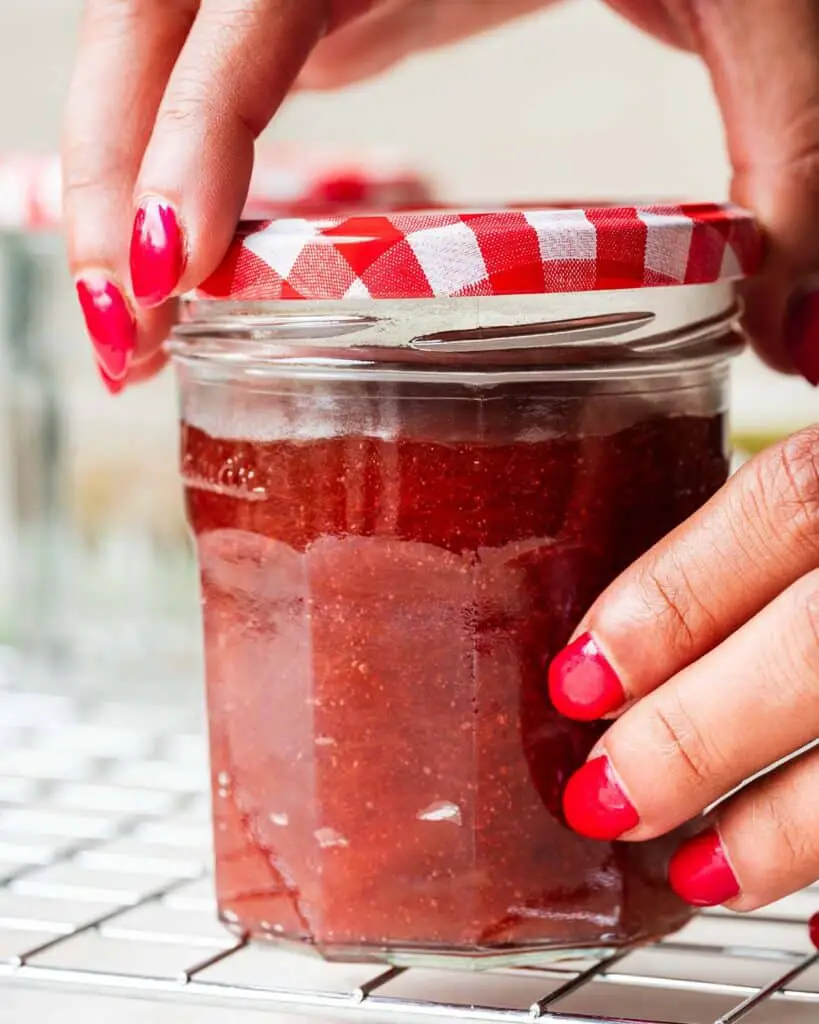 Transfer to sterilised jars and seal shut, then allow to chill to set before enjoying. Recipe by movers and bakers