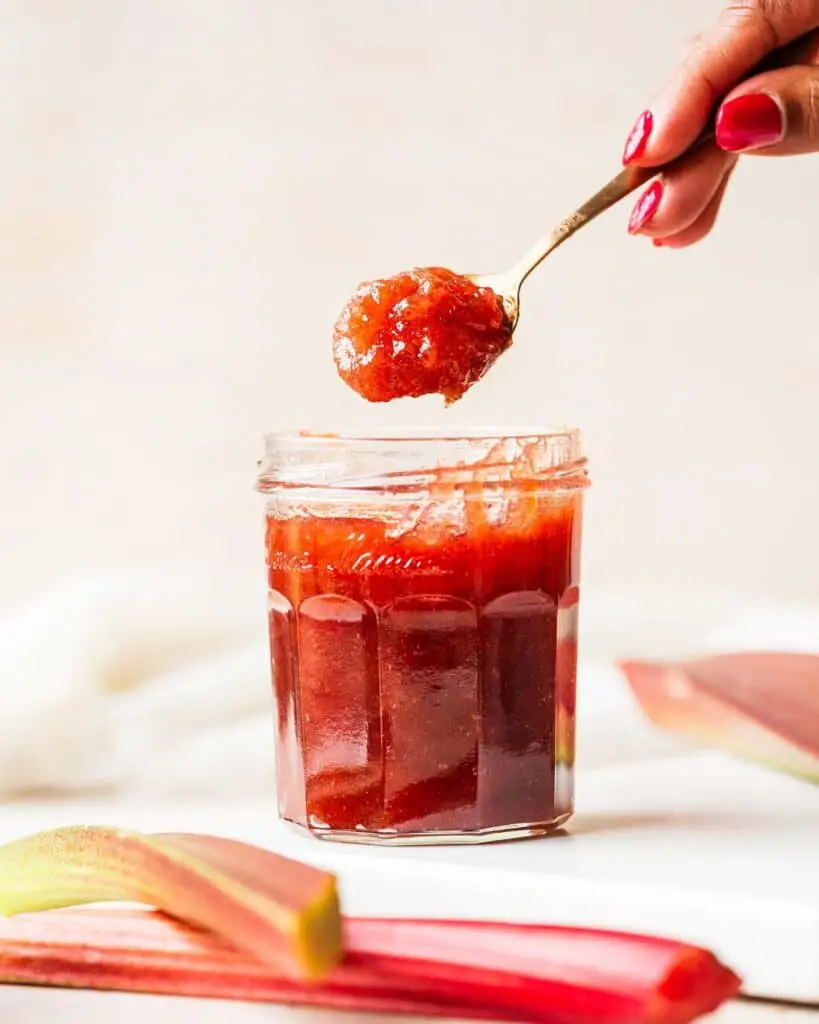 Rhubarb and gin jam. Tangy and sweet with a delicate aromatic flavour from the gin, this beauty is so good on toast, stirred into rice pudding or used in a cake! Recipe by movers and bakers