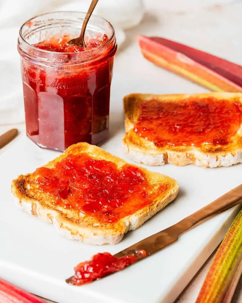 Rhubarb and gin jam. Tangy and sweet with a delicate aromatic flavour from the gin, this beauty is so good on toast, stirred into rice pudding or used in a cake! Recipe by movers and bakers