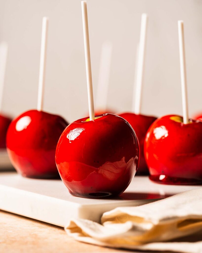 My candy apples recipe will bring back all those wonderful nostalgic childhood memories from summer fairs or bonfire night. Crisp juicy apples coated in a crunchy sugar shell, a perfect (slightly healthy!) treat! Recipe by movers and bakers