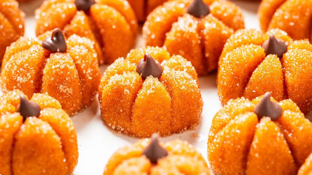 Usher in autumn with my pumpkin spice brigadeiros: creamy, spiced truffles. An easy, no-bake dessert perfect for Halloween, cosy seasonal gatherings or a fun activity with the kids! Recipe by movers and bakers