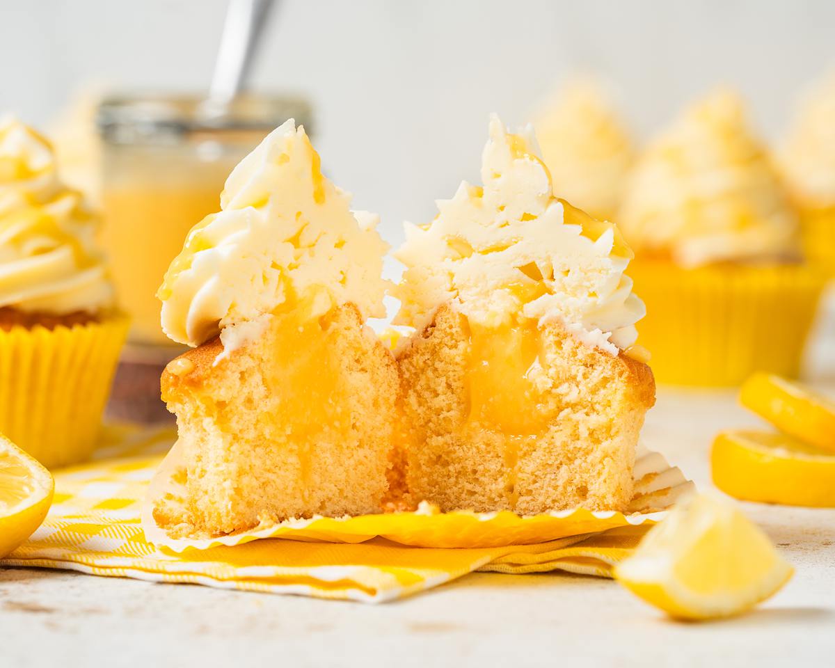 Lemon curd Cupcakes with Lemon Curd filling and lemon buttercream