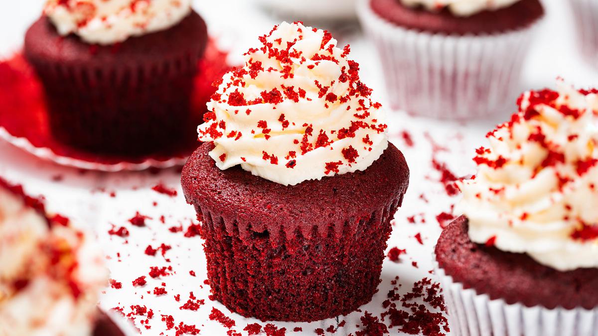 Vanilla and cocoa light velvety cupcakes topped with a glorious swirl of cream cheese frosting, these red velvet cupcakes are absolutely irresistibly divine! Recipe by movers and bakers