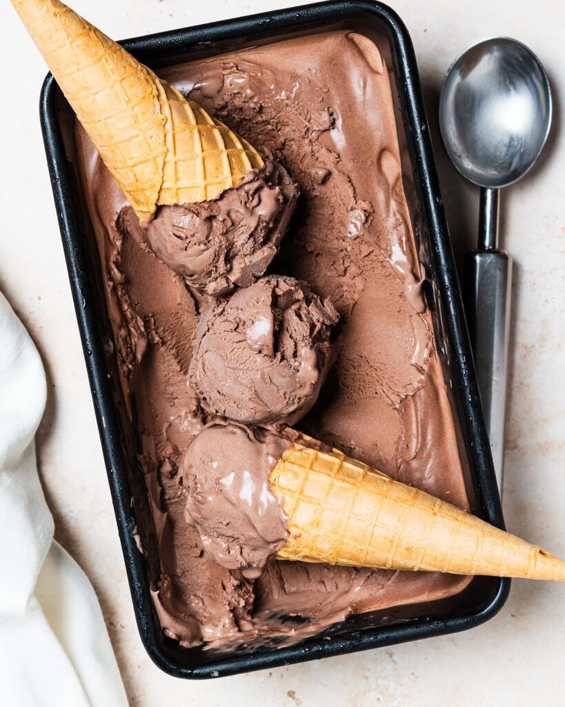 This 3 ingredient no churn chocolate ice cream is the easiest dessert recipe you will ever make! Just 10 minutes prep and dessert is sorted for the next day! Recipe by movers and bakers