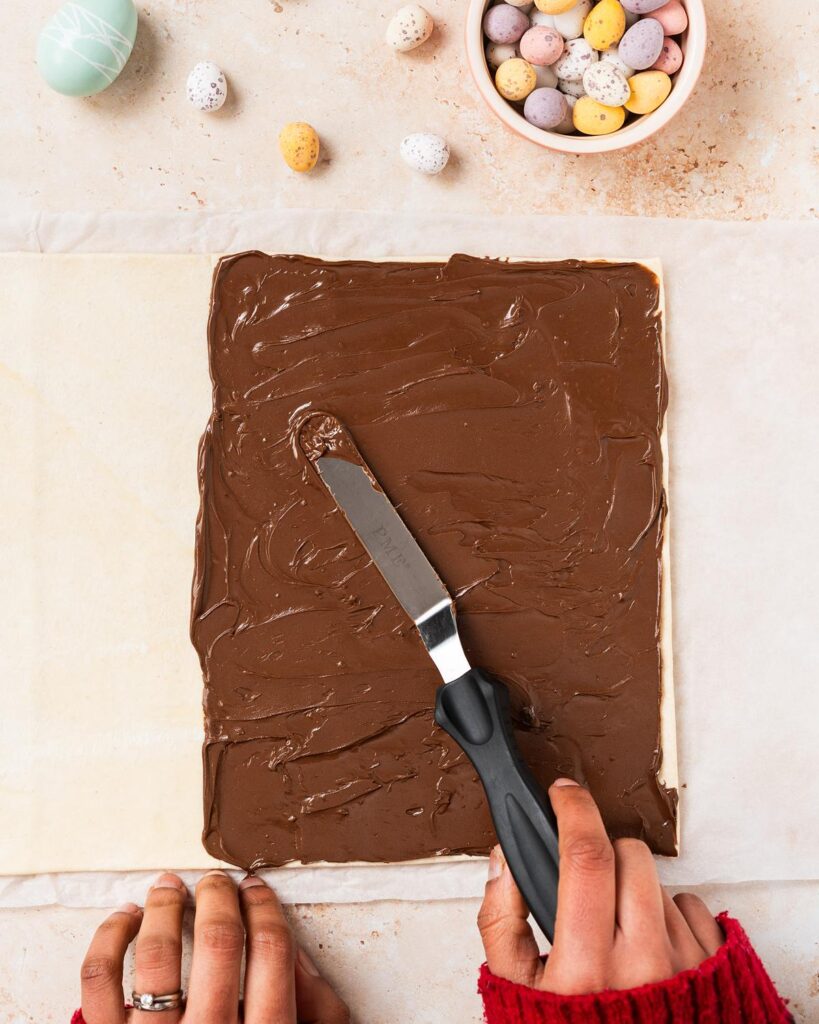 Spread the warmed Nutella on one half of the pastry...