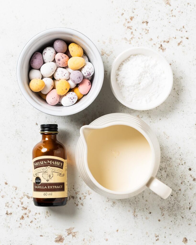 Ingredients for the filling: double (heavy) cream, icing (powdered) sugar, vanilla and mini eggs (crushed). Recipe by movers and bakers