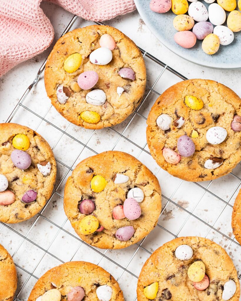 Make the BEST EVER Cadbury's mini egg cookies. They are chunky and chewy, with plenty of dark chocolate chips and mini eggs to keep even the most die hard fan happy! So easy to make, perfect for using up all those extra mini eggs! Recipe by movers and bakers