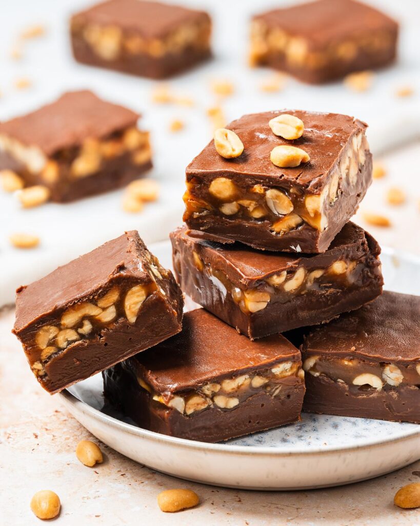 If you're a fan of a Snickers chocolate bar, you are going to LOVE this incredible snickers fudge. Chocolate fudge, caramel peanuts and a layer of milk chocolate topping makes these the ultimate treat everyone will love! Recipe by movers and bakers