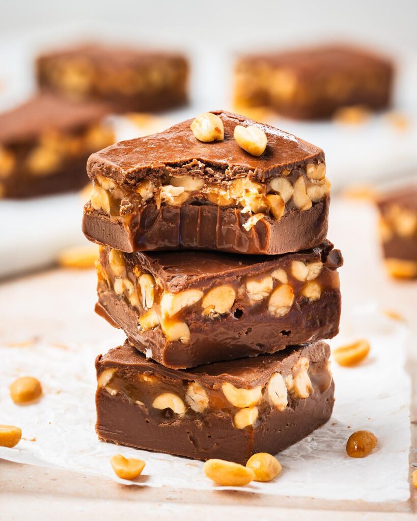 If you're a fan of a Snickers chocolate bar, you are going to LOVE this incredible snickers fudge. Chocolate fudge, caramel peanuts and a layer of milk chocolate topping makes these the ultimate treat everyone will love! Recipe by movers and bakers