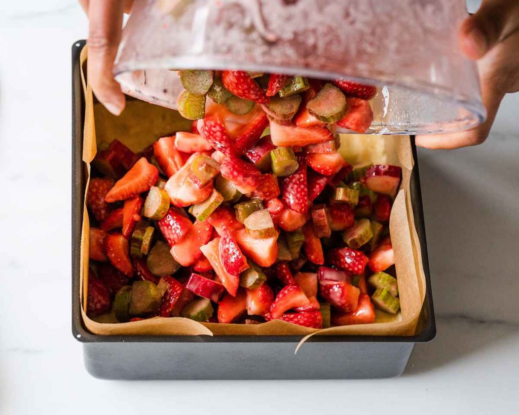 Strawberry rhubarb bar