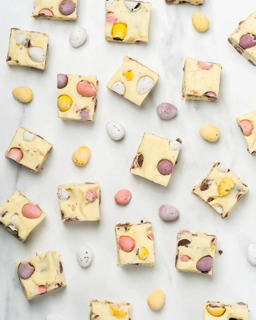 Mini egg fudge is a quick and easy three ingredient fudge. Perfect seasonal treat! Recipe by movers and bakers