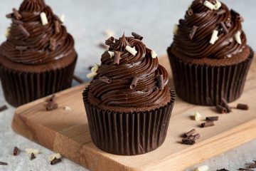 Chocolate fudge cupcakes. Light chocolate cupcakes topped with an INCREDIBLE chocolate fudge icing and chocolate curls, these are a chocolate lover's dream come true! Recipe by movers and bakers
