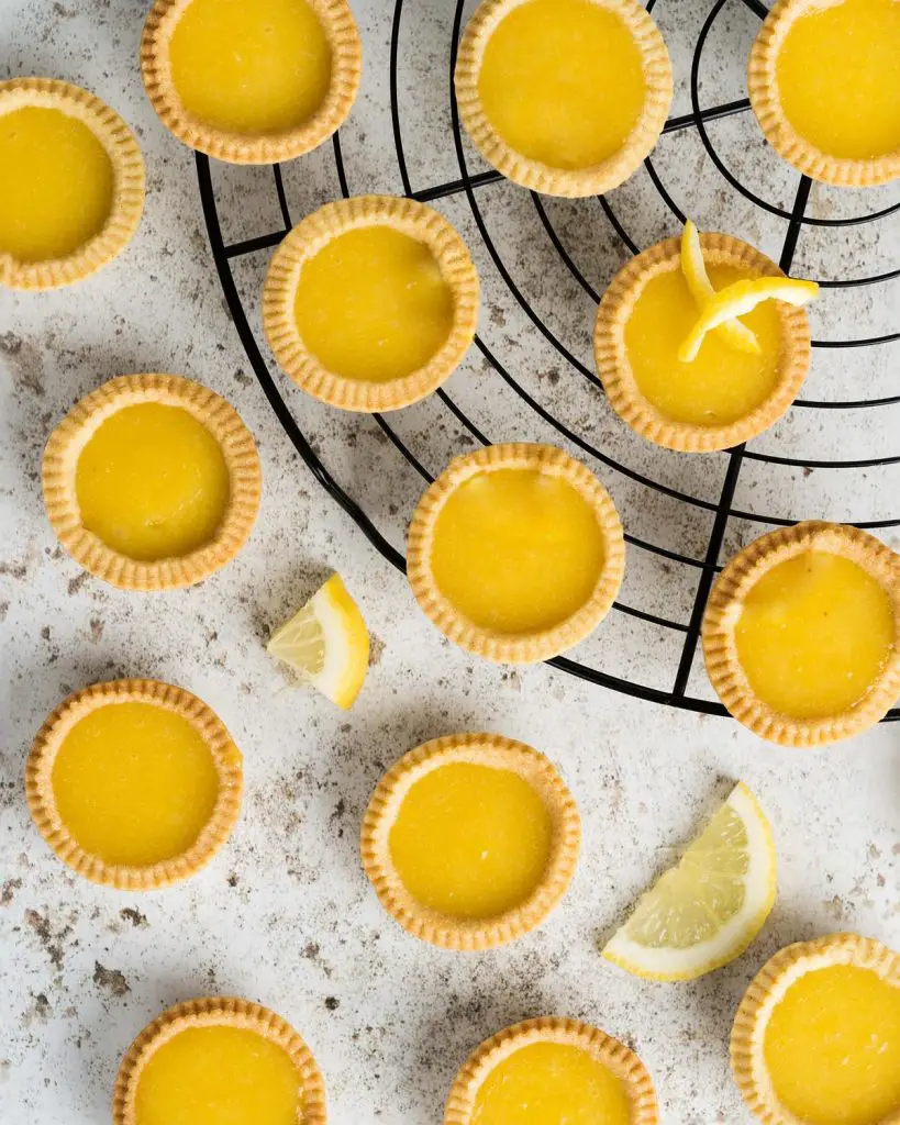 Lemon curd tarts. My lemon tarts with lemon curd are perfect little mouthfuls of delight! Buttery pastry shells filled with a soft and smooth lemon curd make these lemon tartlets one not to miss! Recipe by movers and bakers