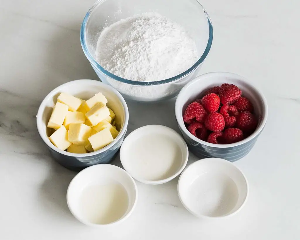 Ingredients for the buttercream: fresh raspberries, lemon juice, unsalted butter, salt, icing sugar and milk/cream. Recipe by movers and bakers